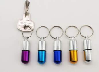Winkee - Keychain for pills -