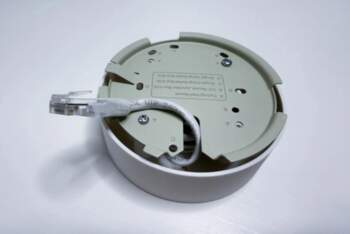 TP-LINK bracket with cable cover for