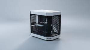 HYTE Y60 tower case (white tempered