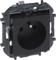 Legrand Niloe Step Socket 2p+z  automatic