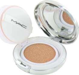 MAC Lightful C+ Foundation Extra Light