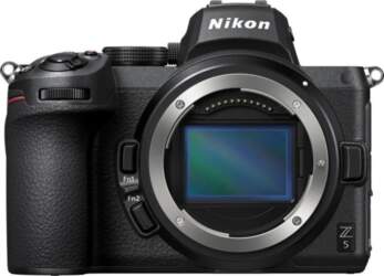 Aparāts Nikon Z5 (voa040ae)
