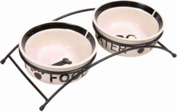Set of ceramic bowls with raised