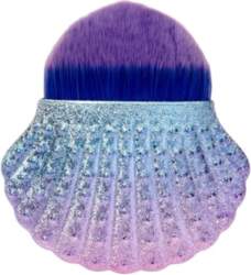 Shell-shaped dusting brush