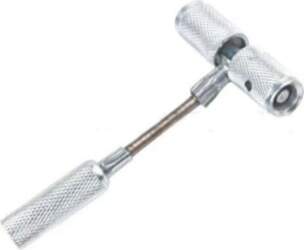 Valve fishing tool with short flexible