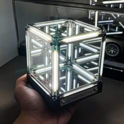 "Infinity Hyper Cube" LED lukturis
