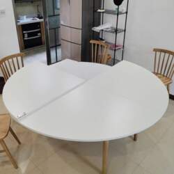 Round Folding Table with 4-Point Lock