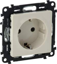 2P+E socket with shut. Valena Life