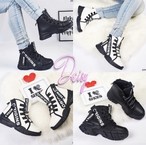 Baltas augstās botes