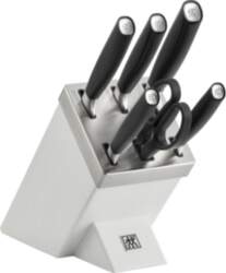 Set of 5 knives in a