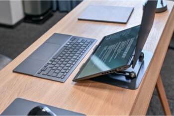 Media tech Adjustable, rotatable, ergonomic laptop