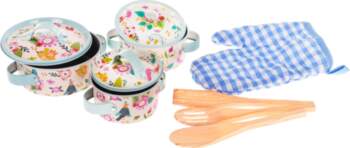 ... A set of aluminum pots