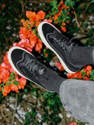 GLOBE Gillette Black Suede apavi