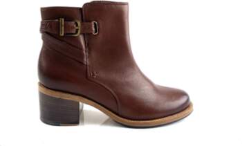 Clarks 38