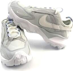 NIKE 36