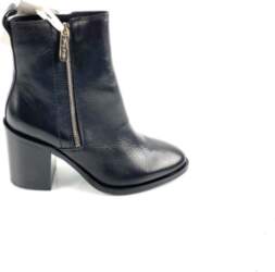 Tommy Hilfiger 40