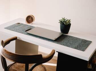 Felt table mat