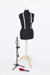 ACCESSORISED LADY VALET