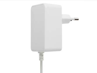 COMPACT CHARGER WITH TYPE C USB