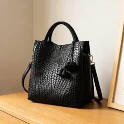 Genuine Leather Large-capacity Commuting Bag for