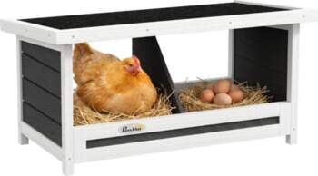 Chicken nesting box with 3 compartments