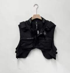 Functional wind zipper three-dimensional pocket half-section
