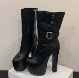 Eilyken Chunky Platform Round Toe Button