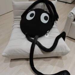 Long hands and long feet, black