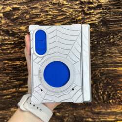 Samsung Z Fold8 Ultra Spider Web