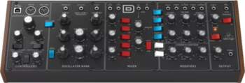 Sintezators Behringer Model D Melns
