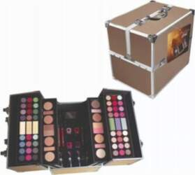 2K Super Model Beauty Train Case
