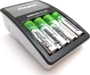 Energizer Maxi lādētājs AA/AAA ar 4