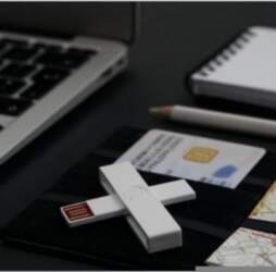 _unknow_ ID card reader +iD, white