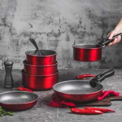 Ambition Set of pans with a