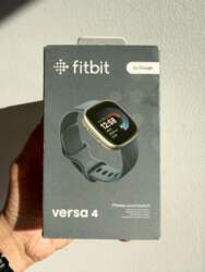 Fitbit Versa 4 smartwatch silver-blue