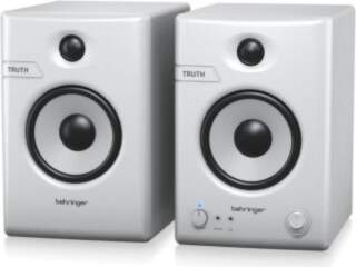 Pair of active studio monitors 4