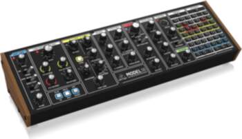 Behringer Model 15 Sintezators