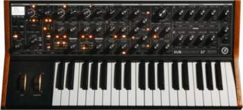 Moog Subsequent 37 Sintezators